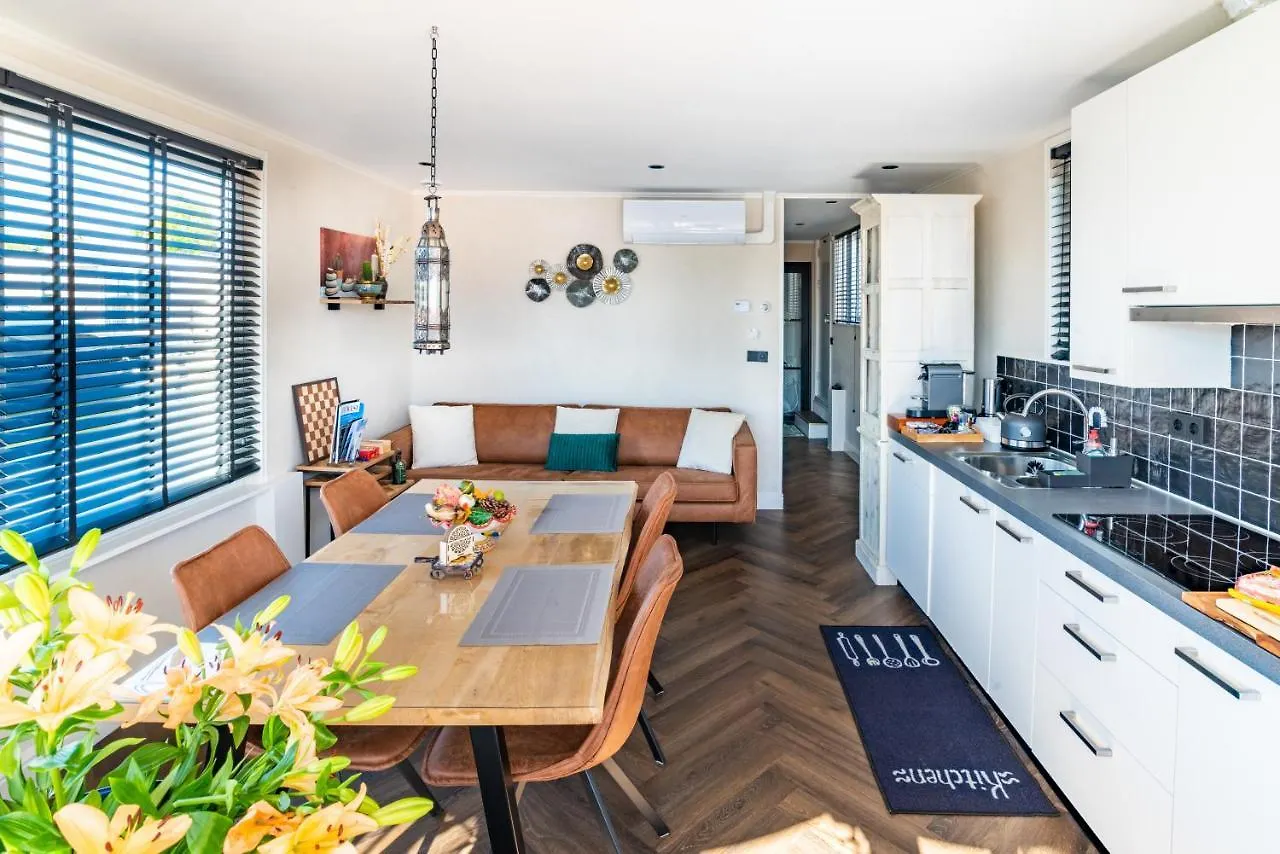 Rw-Aalsmeer,Waterloft Near Amsterdam And Schiphol Holiday home