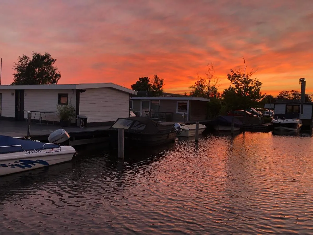 Rw-Aalsmeer,Waterloft Near Amsterdam And Schiphol Holiday home